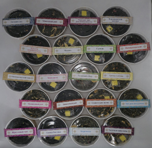 Чай в ас.тарелка со сладостями